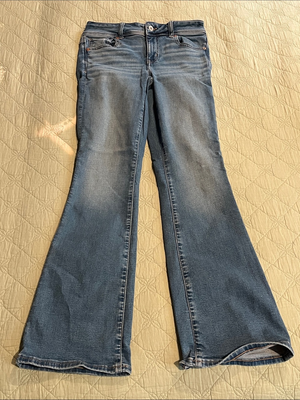 American Eagle “next level stretch” Size 2 Flare jeans